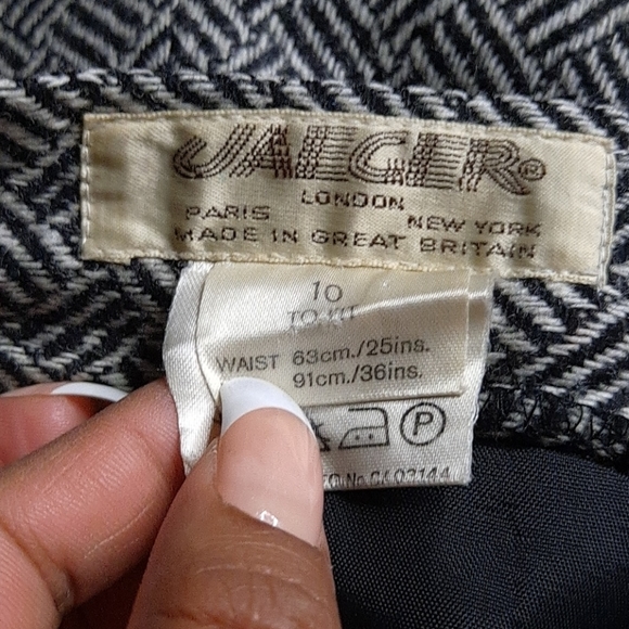 Vintage Jaeger 100% Wool midi Skirt plated… - Picture 5 of 9